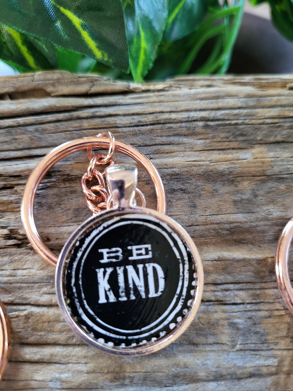 "Be Kind" Rose Gold Keychain - Inspirational Accessory